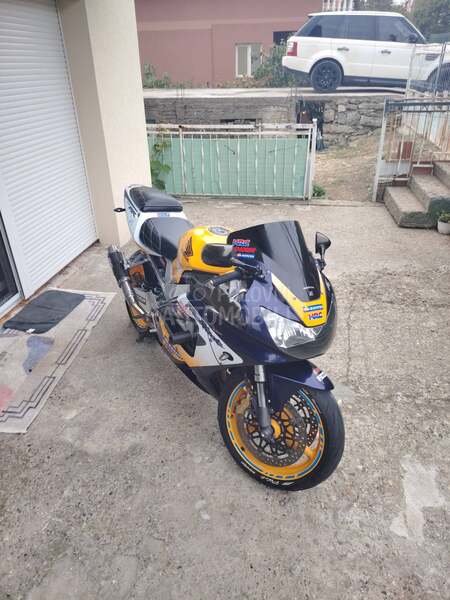 Honda 929
