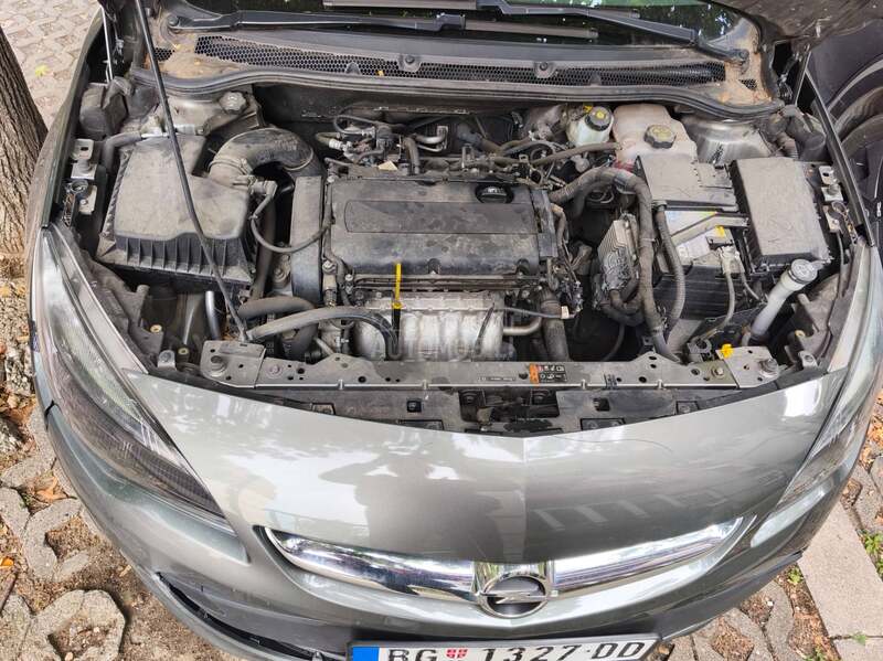 Opel Astra J 