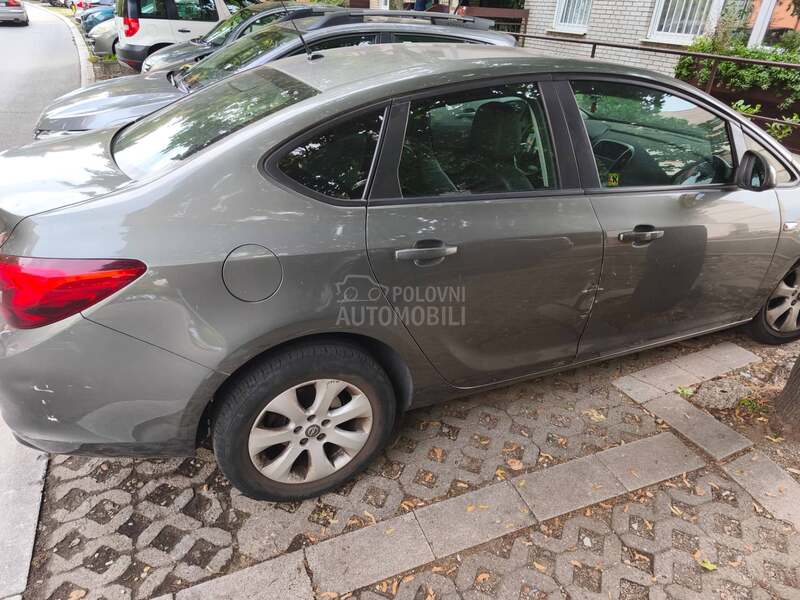 Opel Astra J 