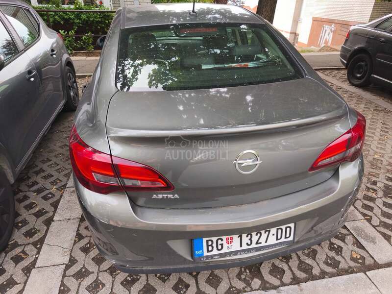 Opel Astra J 