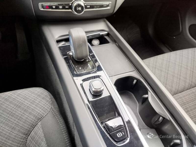 Volvo XC60 B4 MOM PRO AT8 AWD