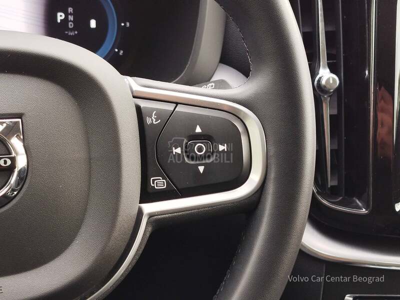 Volvo XC60 B4 MOM PRO AT8 AWD