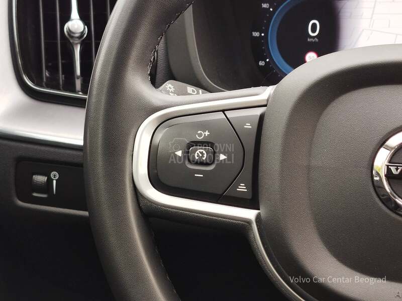 Volvo XC60 B4 MOM PRO AT8 AWD