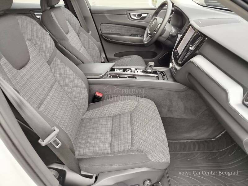 Volvo XC60 B4 MOM PRO AT8 AWD