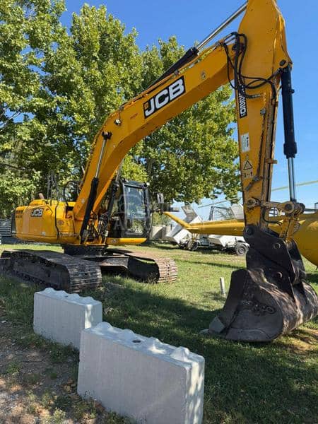 JCB JS 220 LC