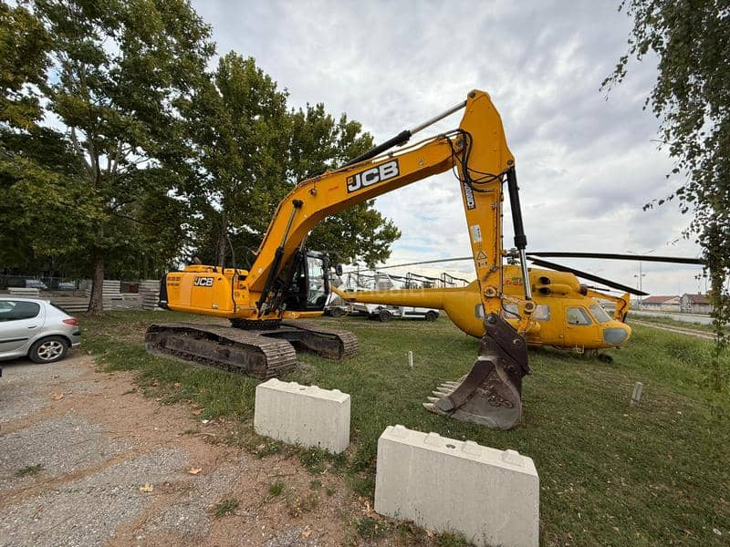 JCB JS 220 LC