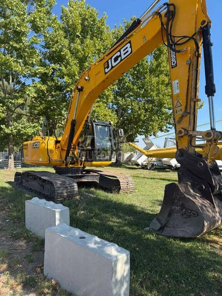 JCB JS 220 LC