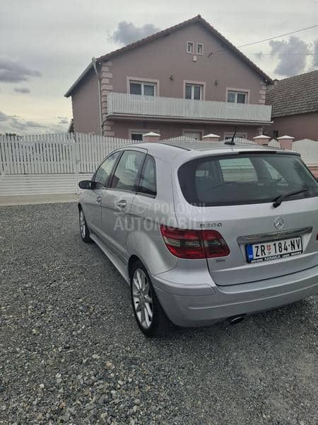 Mercedes Benz B 200 