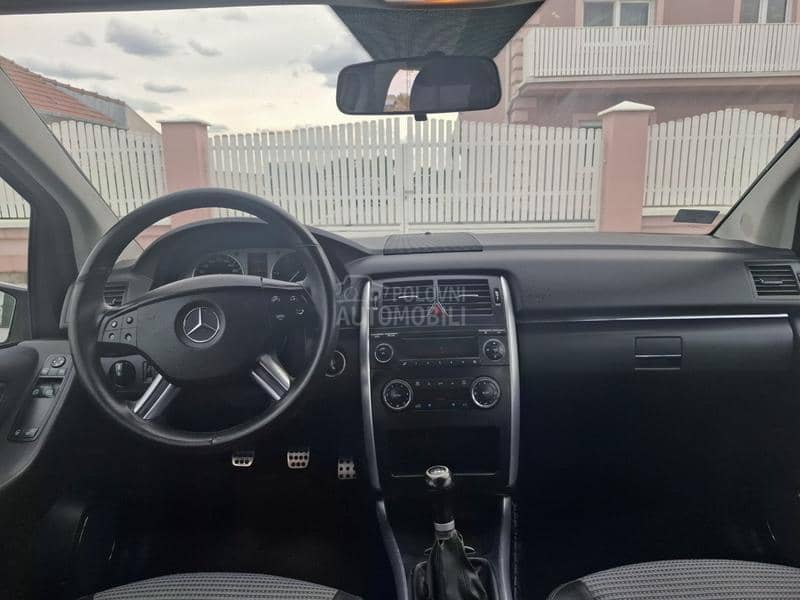 Mercedes Benz B 200 