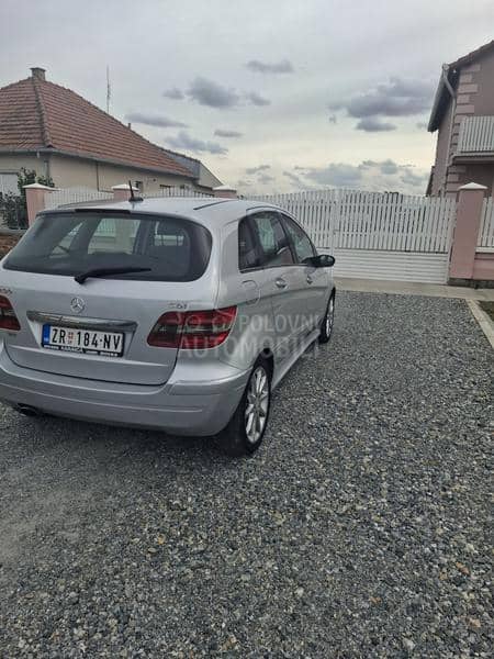 Mercedes Benz B 200 