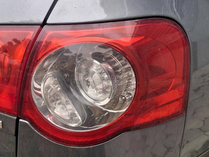 Stop svetlo desno karavan