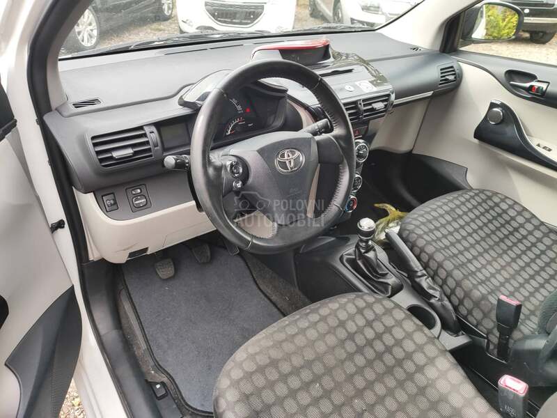 Toyota iQ 1.0 vvti