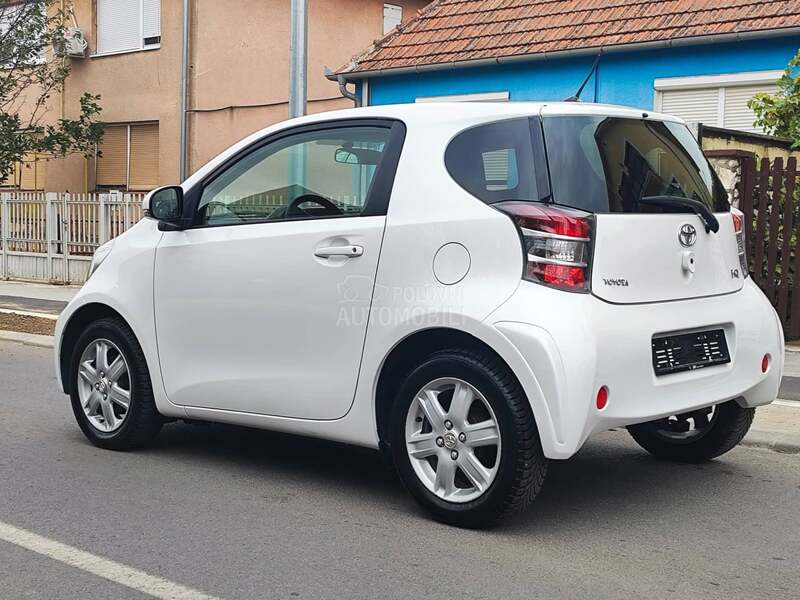 Toyota iQ 1.0 vvti