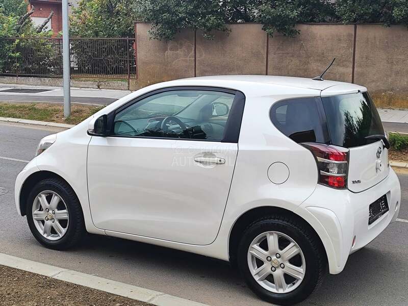 Toyota iQ 1.0 vvti