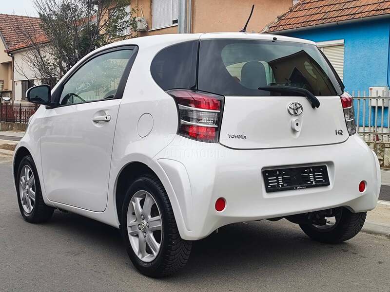 Toyota iQ 1.0 vvti