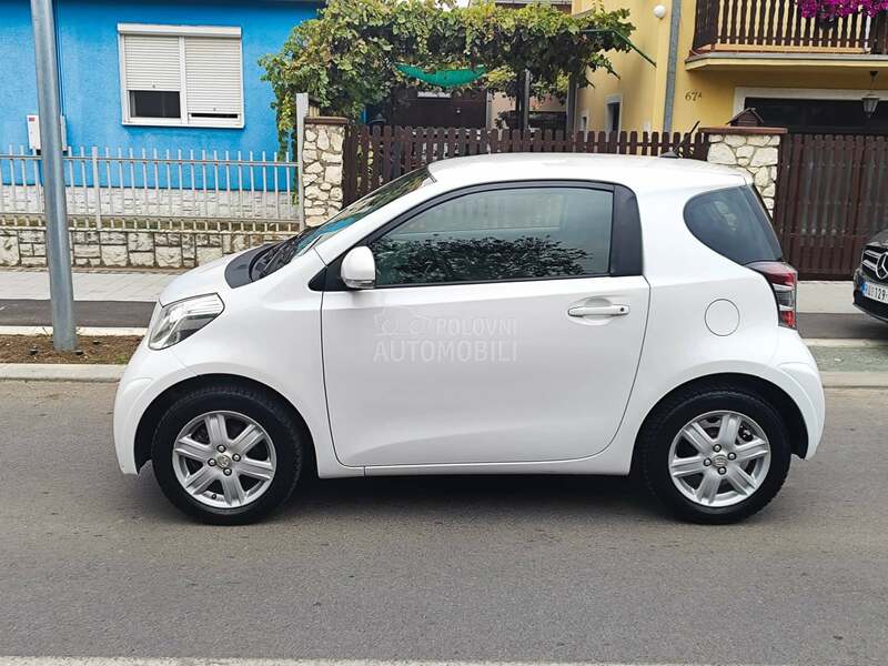 Toyota iQ 1.0 vvti