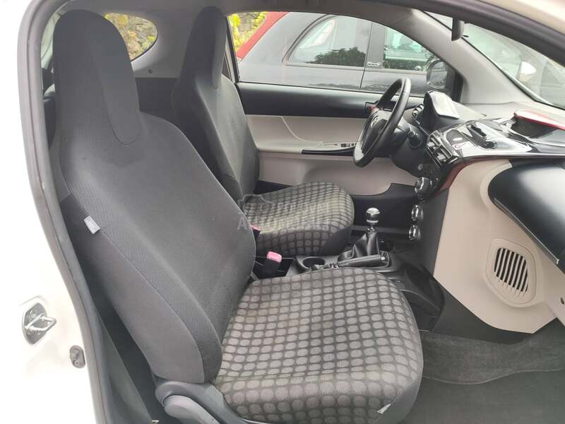 Toyota iQ 1.0 vvti
