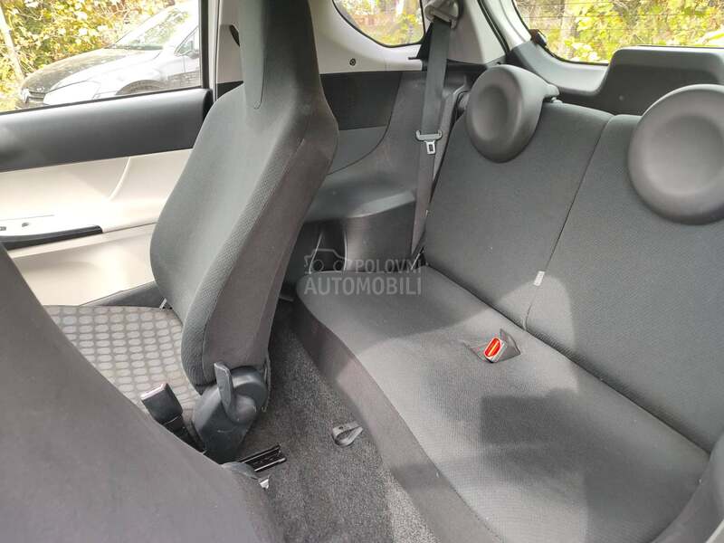 Toyota iQ 1.0 vvti