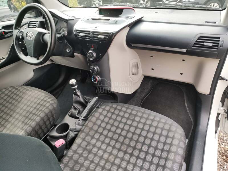 Toyota iQ 1.0 vvti