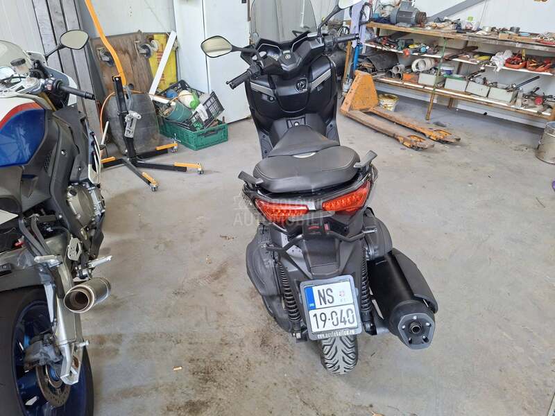 Yamaha XMAX