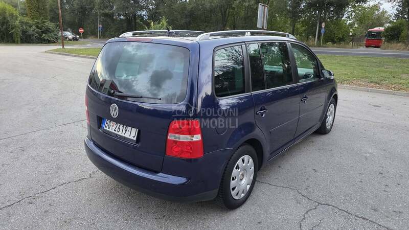 Volkswagen Touran 2,0TDI DSG HIGH LINE
