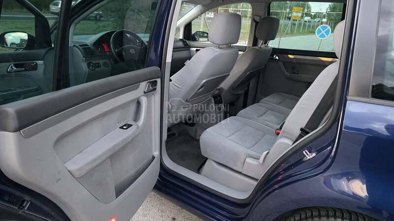 Volkswagen Touran 2,0TDI DSG HIGH LINE