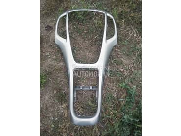 Plastika oko klime i radija za Opel Astra J