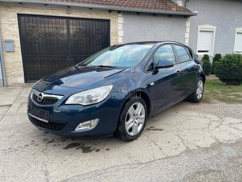 Opel Astra J  Opel Astra J