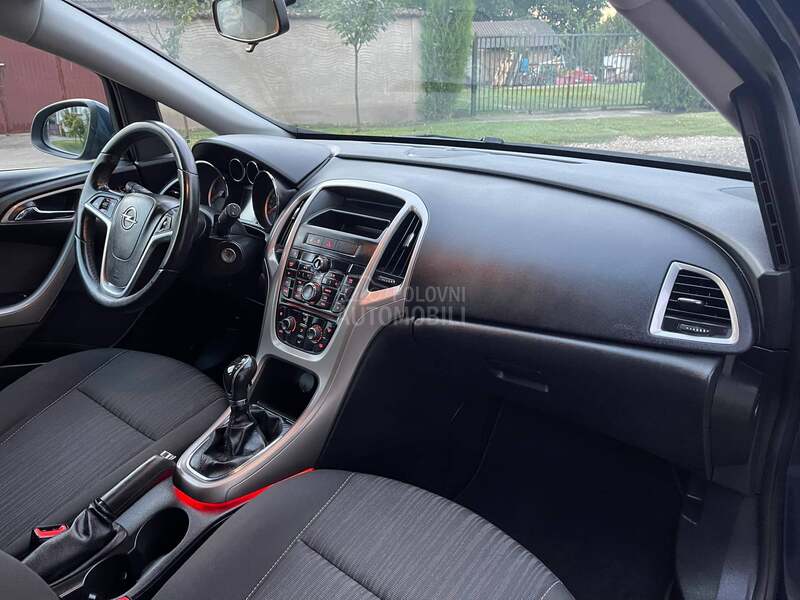 Opel Astra J 