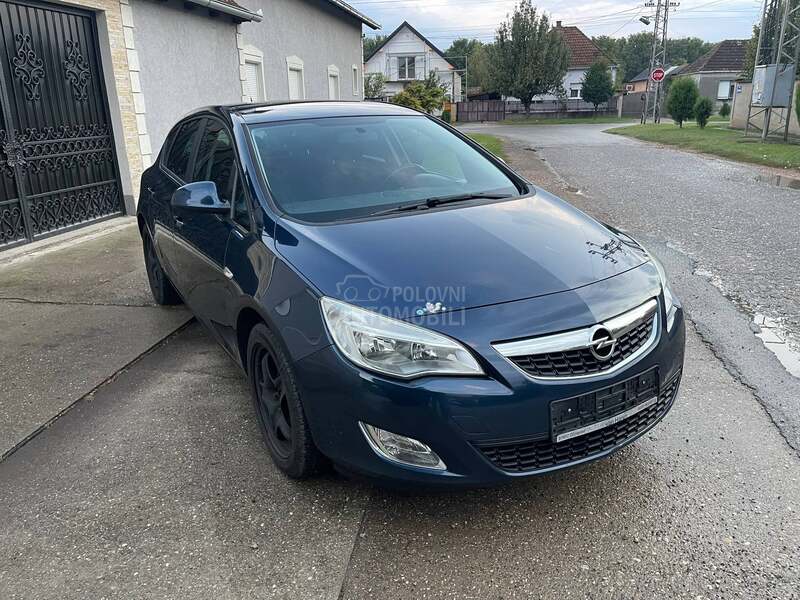 Opel Astra J 