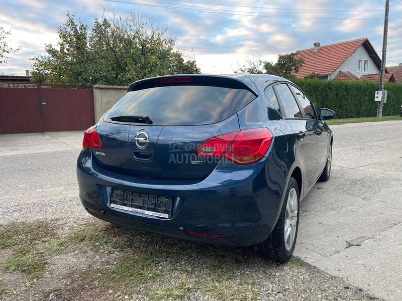 Opel Astra J  Opel Astra J