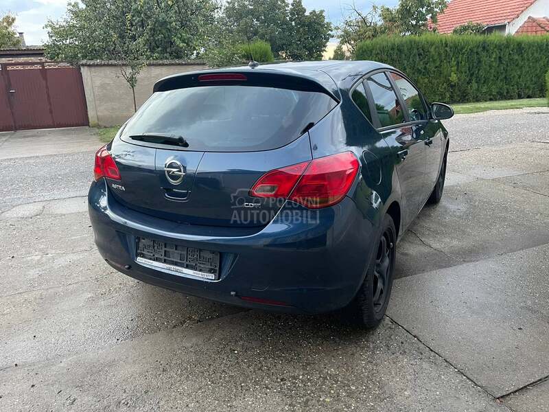 Opel Astra J 
