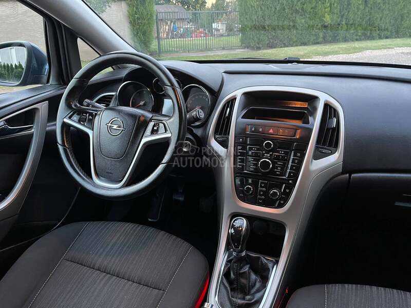 Opel Astra J 
