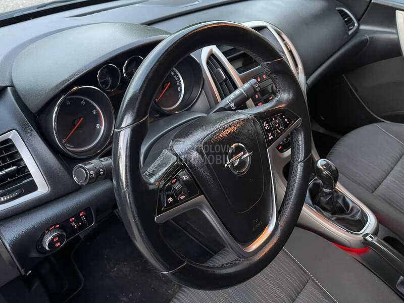 Opel Astra J 