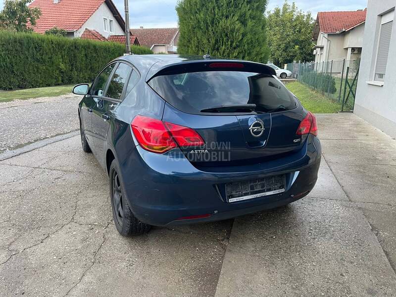 Opel Astra J 