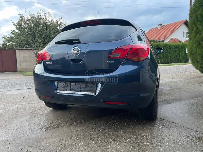 Opel Astra J 