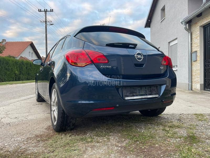 Opel Astra J  Opel Astra J