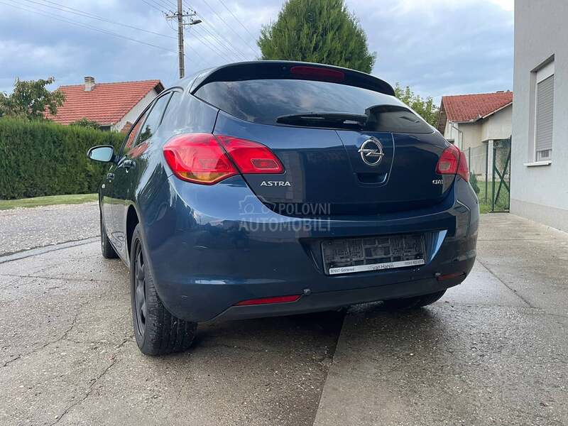 Opel Astra J 