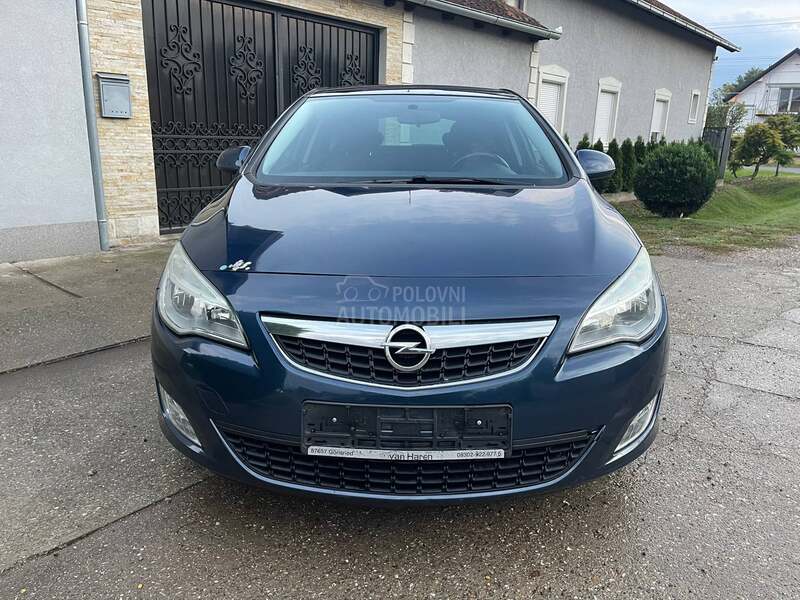 Opel Astra J 