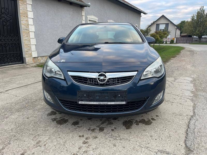 Opel Astra J  Opel Astra J