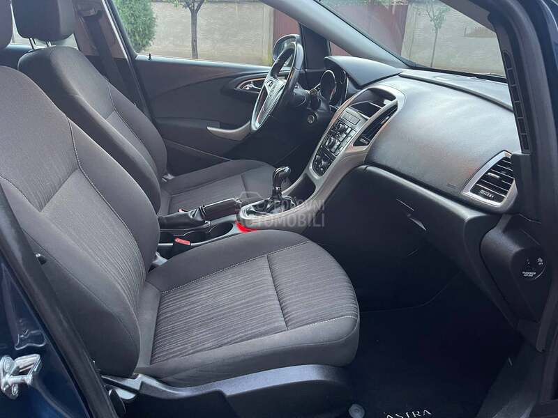 Opel Astra J 