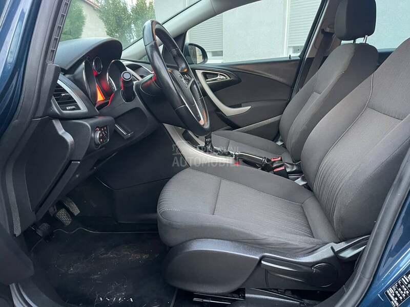 Opel Astra J 