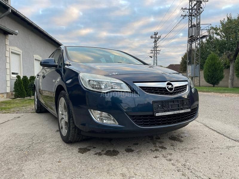 Opel Astra J  Opel Astra J