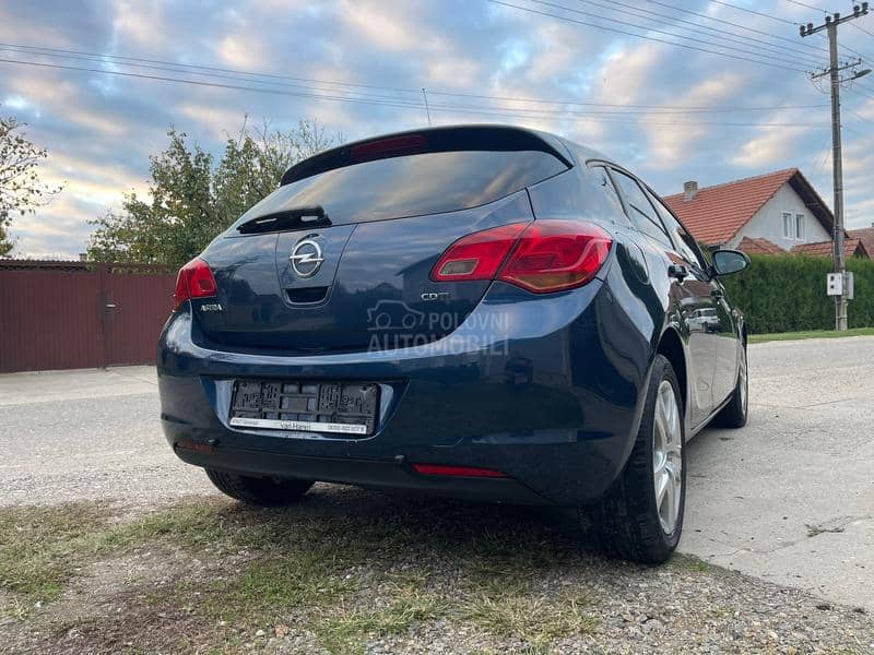 Opel Astra J  Opel Astra J