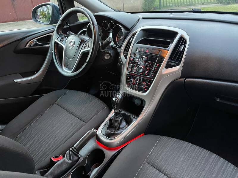 Opel Astra J 