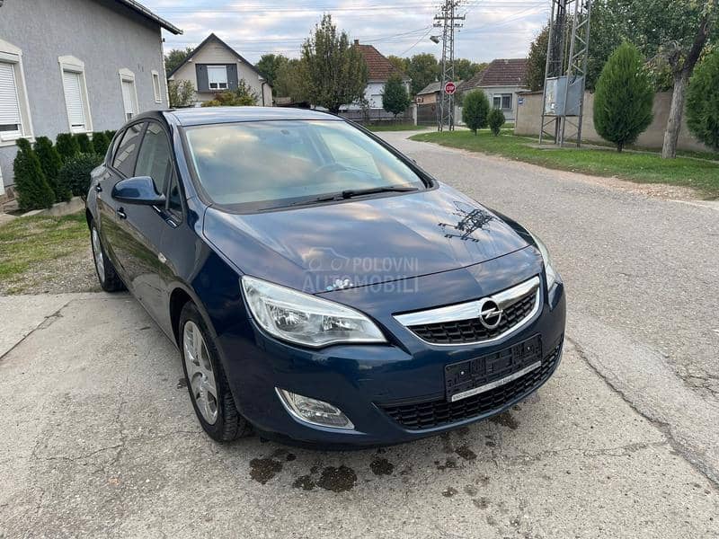 Opel Astra J  Opel Astra J