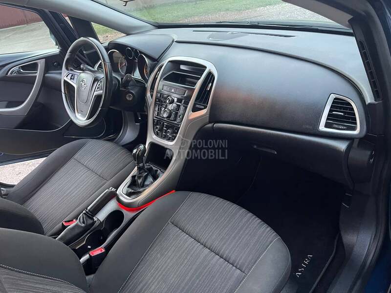 Opel Astra J 