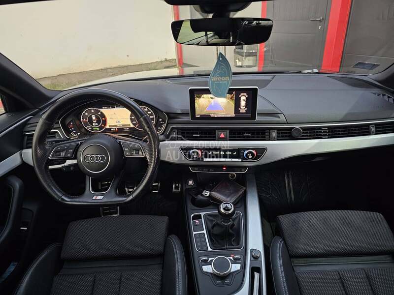Audi A4 //S-LINE
