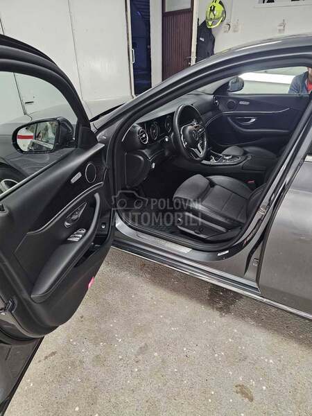 Mercedes Benz E 220 D/avangarde