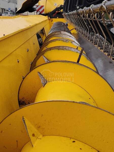 New Holland CR 9090